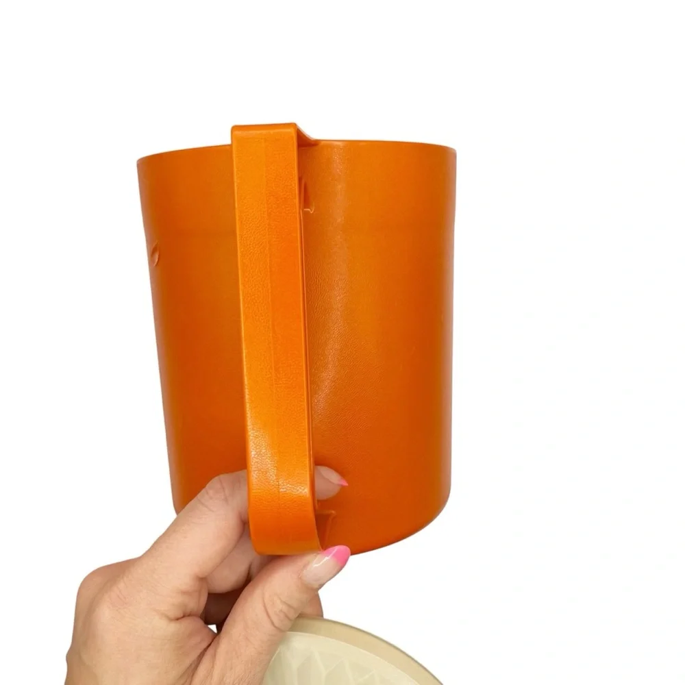 Vintage Tupperware 1.5 Quart Pitcher‎
